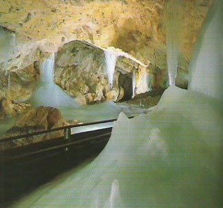 Demnovsk ladov jaskyna